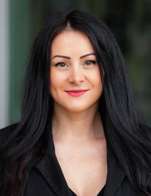 Portrait of Ariane Blazek, Sales Consultant, Partner